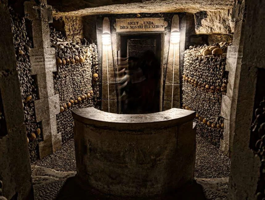 catacombs of paris entrance
