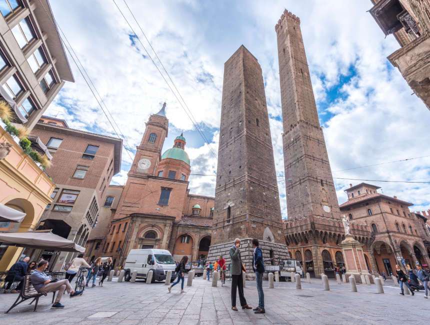 two towers bologna