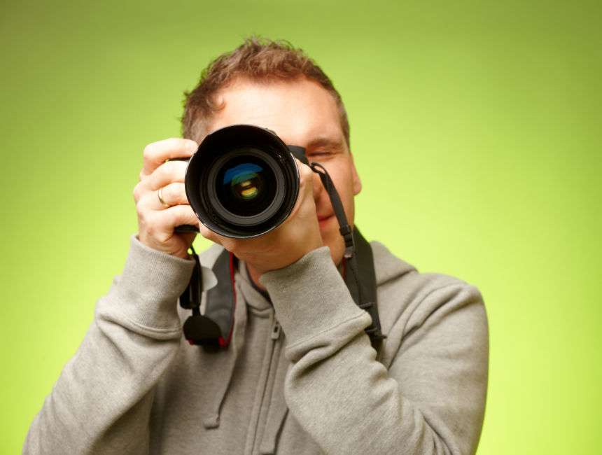 taking photos travelling by yourself