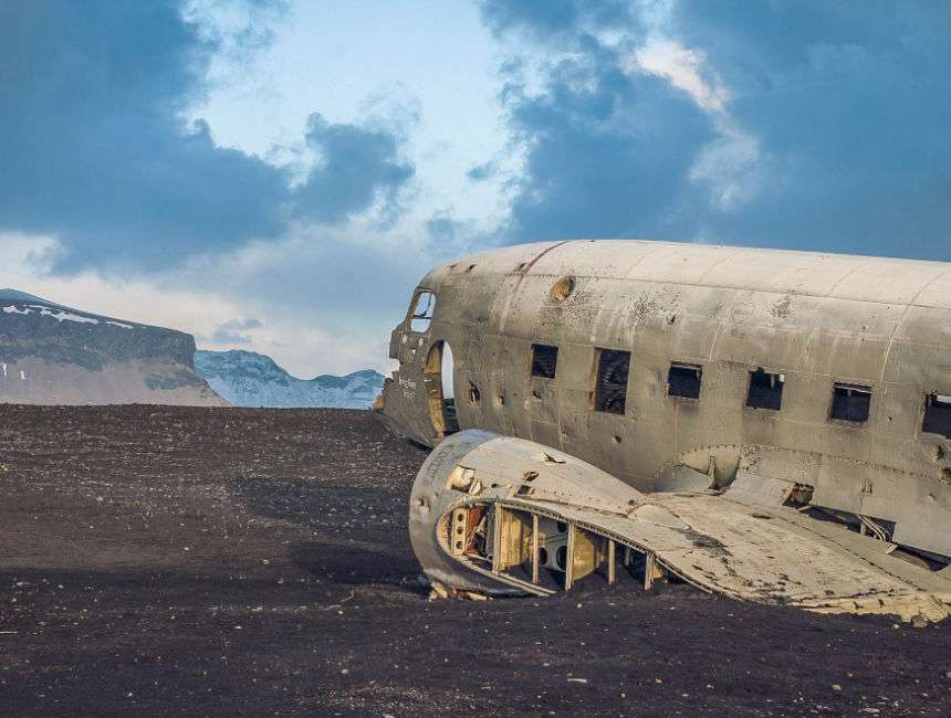 car hire iceland plane wrech